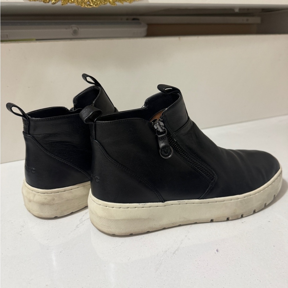 Leather ankle boot sneaker, Vionic
Brinkley Black Leather High-Top Sneakers - Picture 8 of 16
